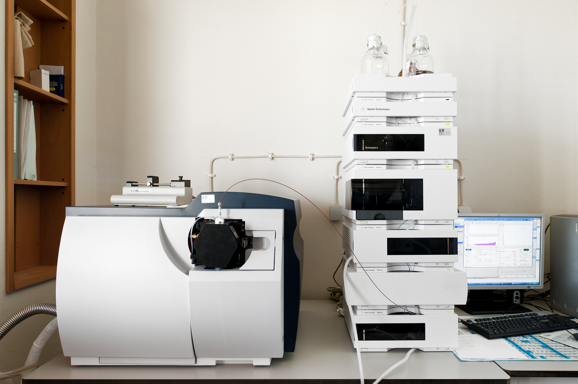 A foto mosta um laboratório na UAlg